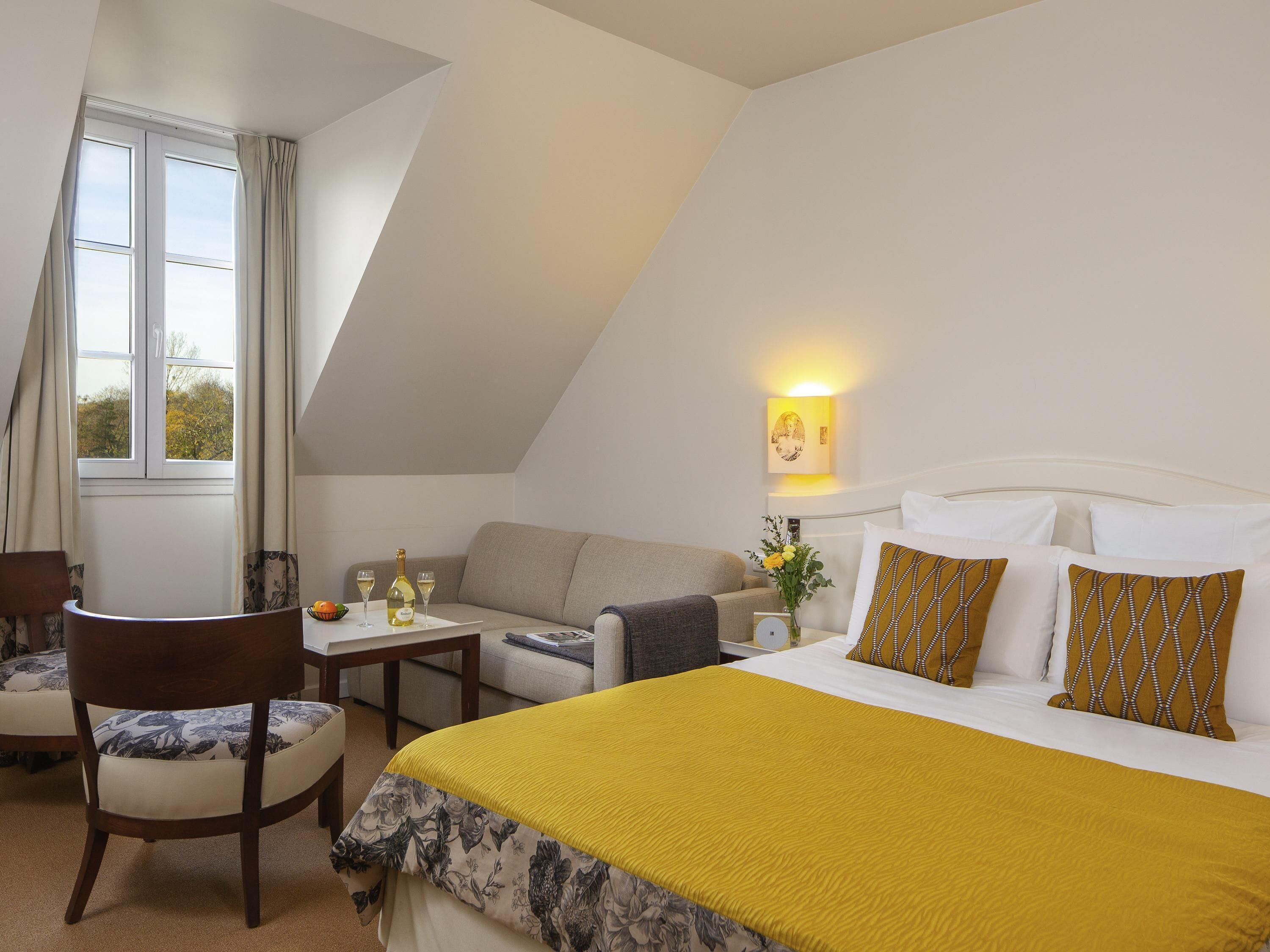 Junior Suite, 1 Double Bed | Select Comfort beds, free minibar items, in-room safe, blackout drapes
