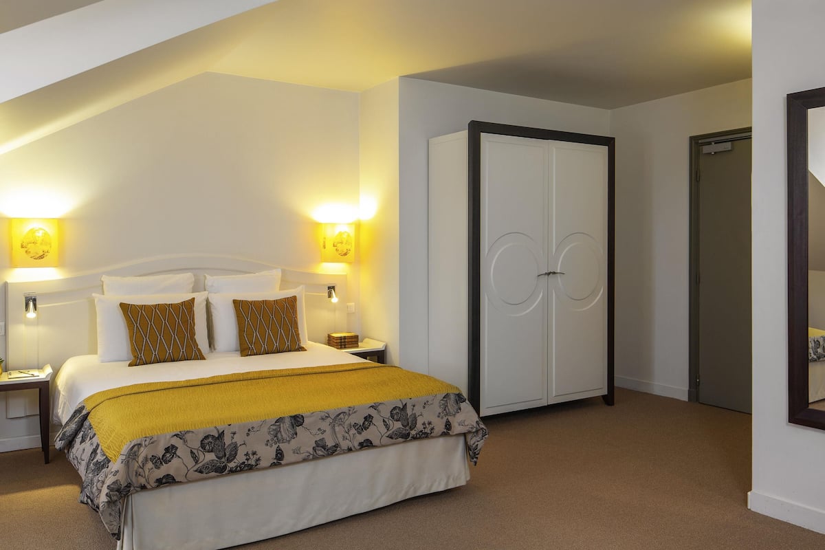 Privilege, Habitación superior, 1 cama doble | Colchones Select Comfort y minibar (con algunos artículos gratuitos)