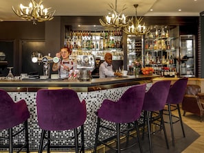 Serveert ontbijt, lunch, diner, Franse gerechten