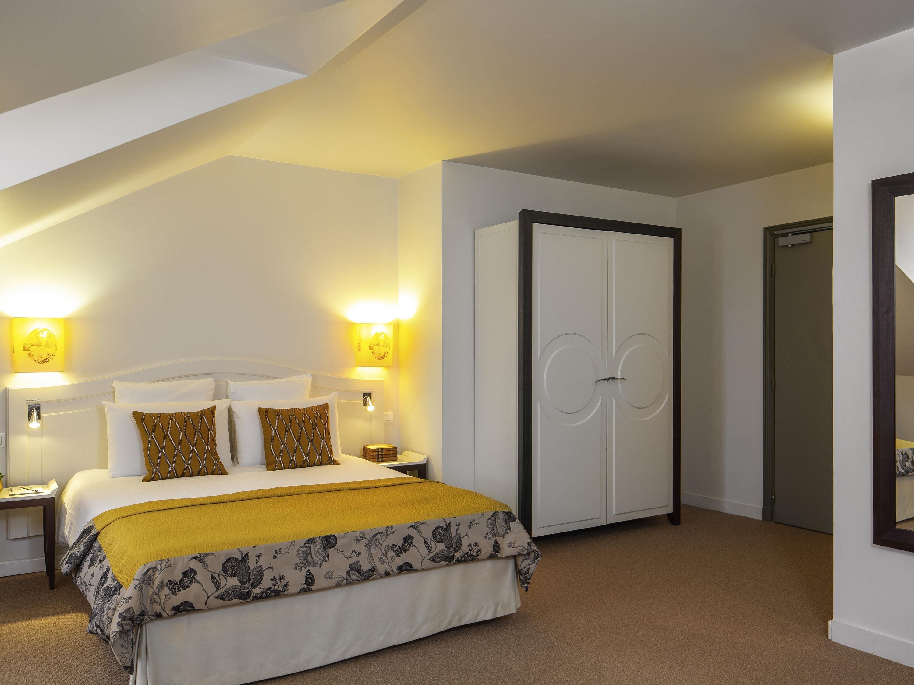 Privilege, Superior Room, 1 Double Bed | Select Comfort beds, free minibar items, in-room safe, blackout drapes