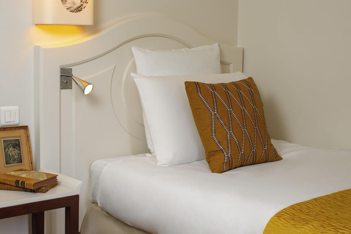 Habitación individual estándar | Colchones Select Comfort y minibar (con algunos artículos gratuitos)