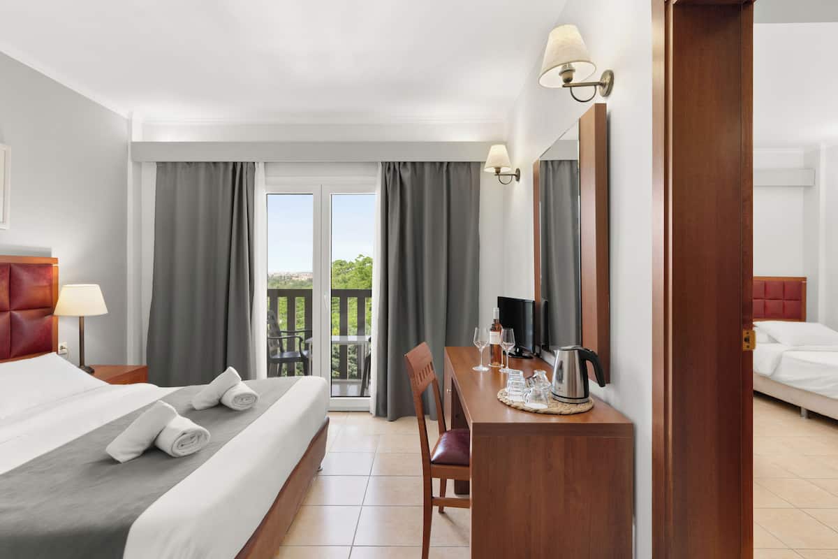 Habitación familiar, 2 habitaciones, vista al lago | 1 habitación, sábanas de algodón egipcio y camas Select Comfort