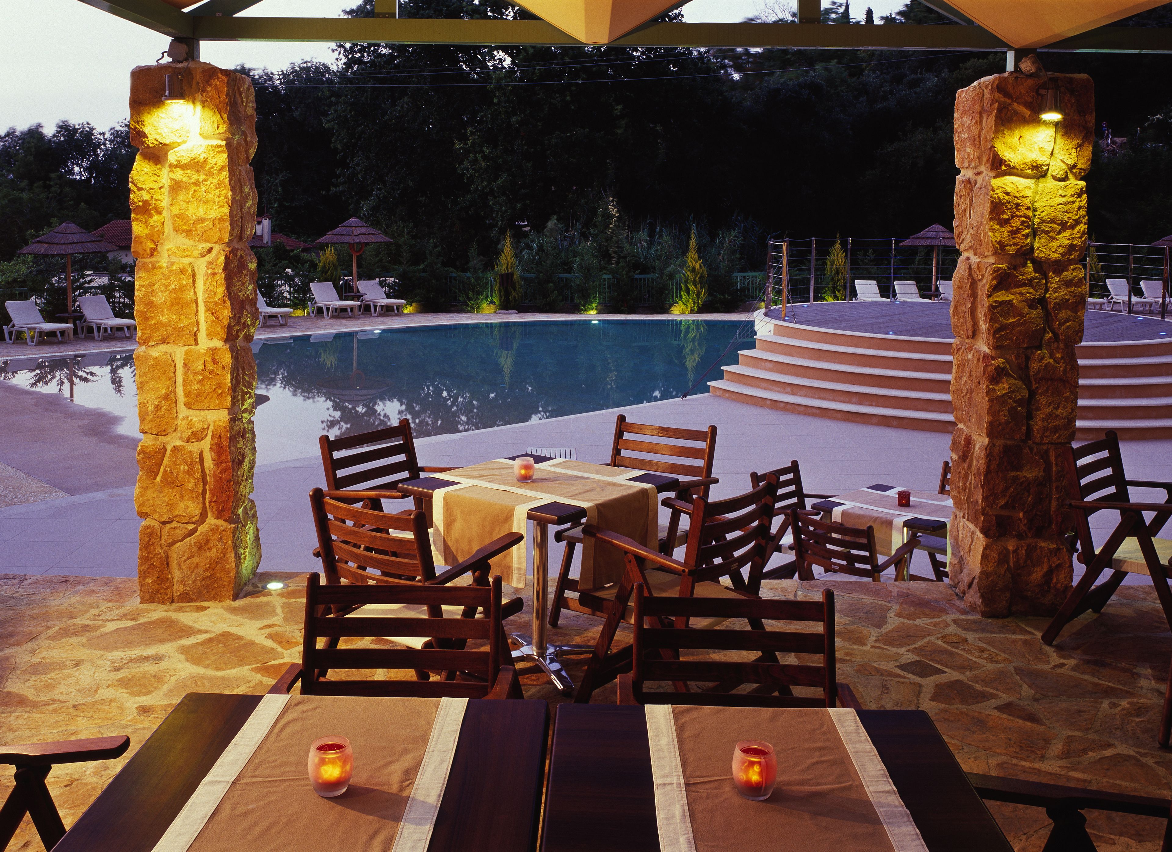 تناول الطعام بالخارج