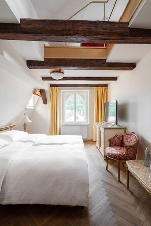 Down comforters, in-room safe, individually decorated - Hotel Residence Green Lobster (Prague)