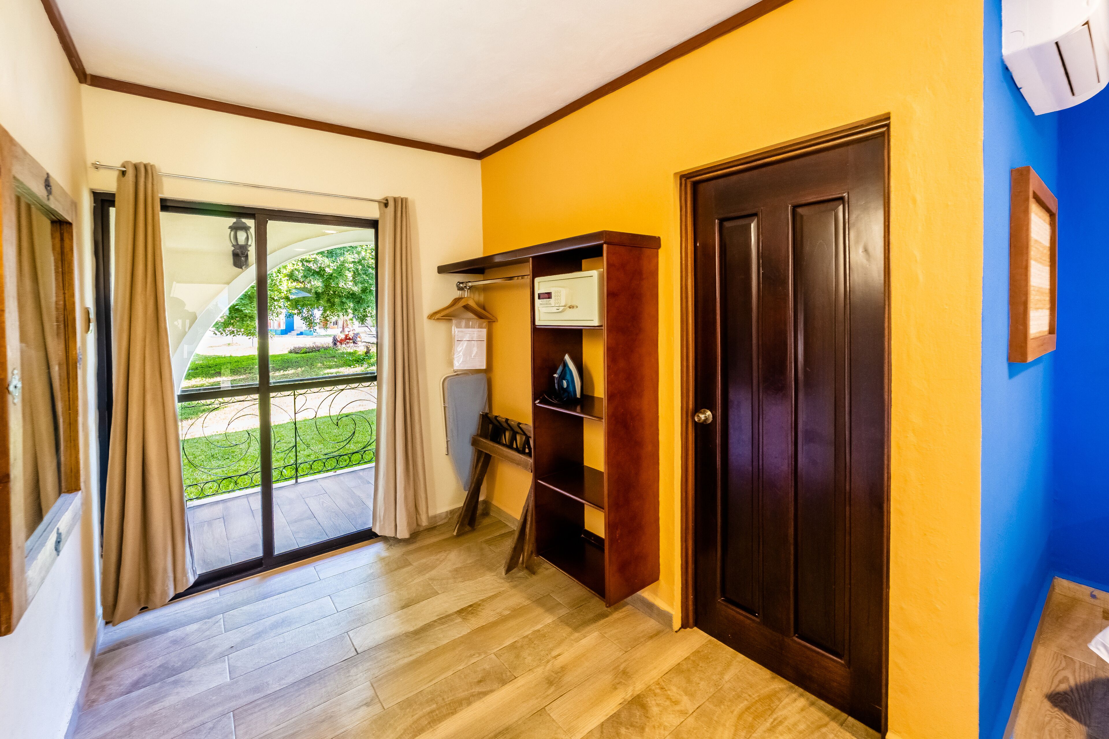 premium room | 1 bedroom, in-room safe, free wifi, wheelchair access