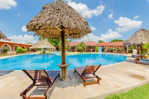 2 outdoor pools