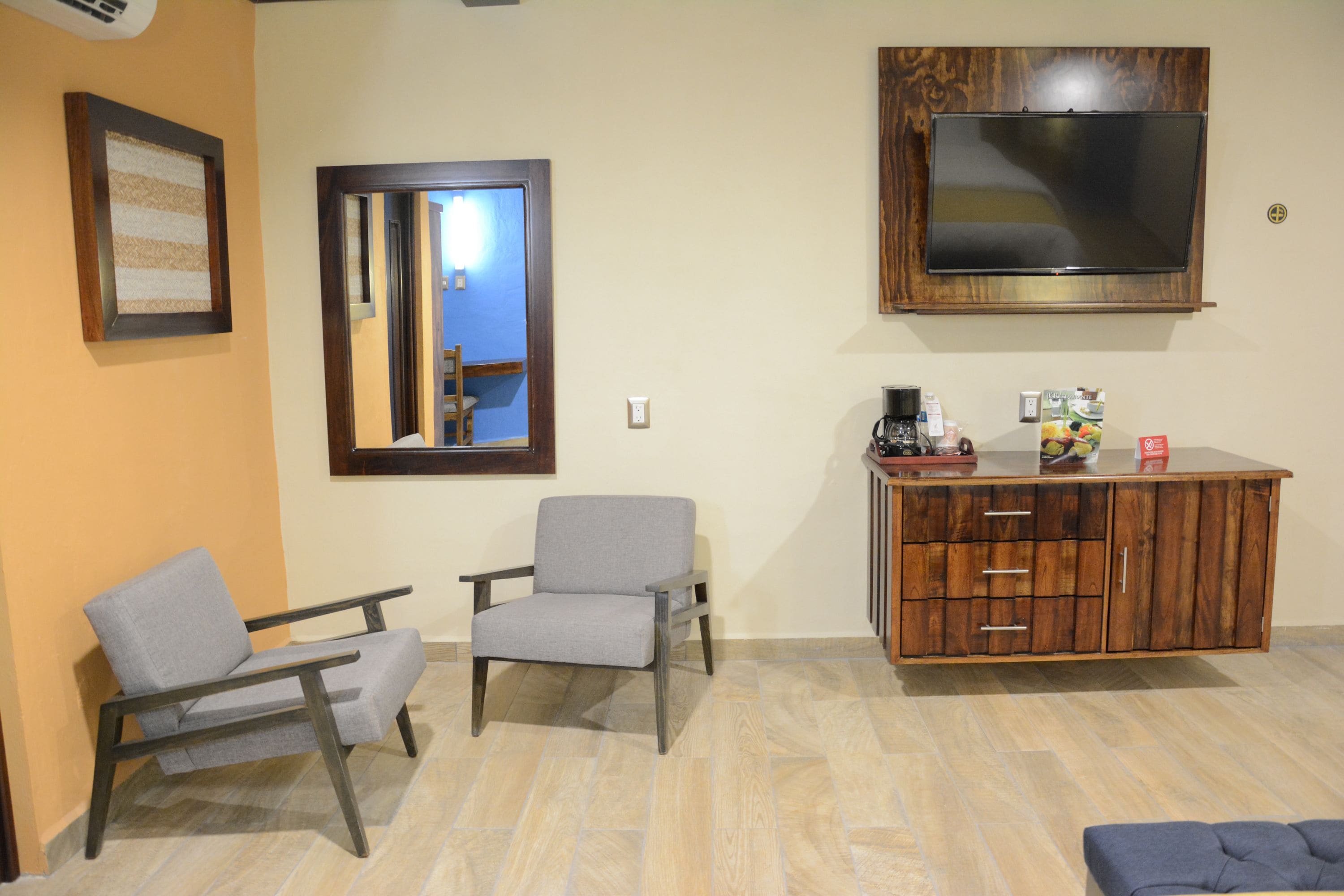 suite, 1 bedroom (master) | 1 bedroom, in-room safe, free wifi, wheelchair access