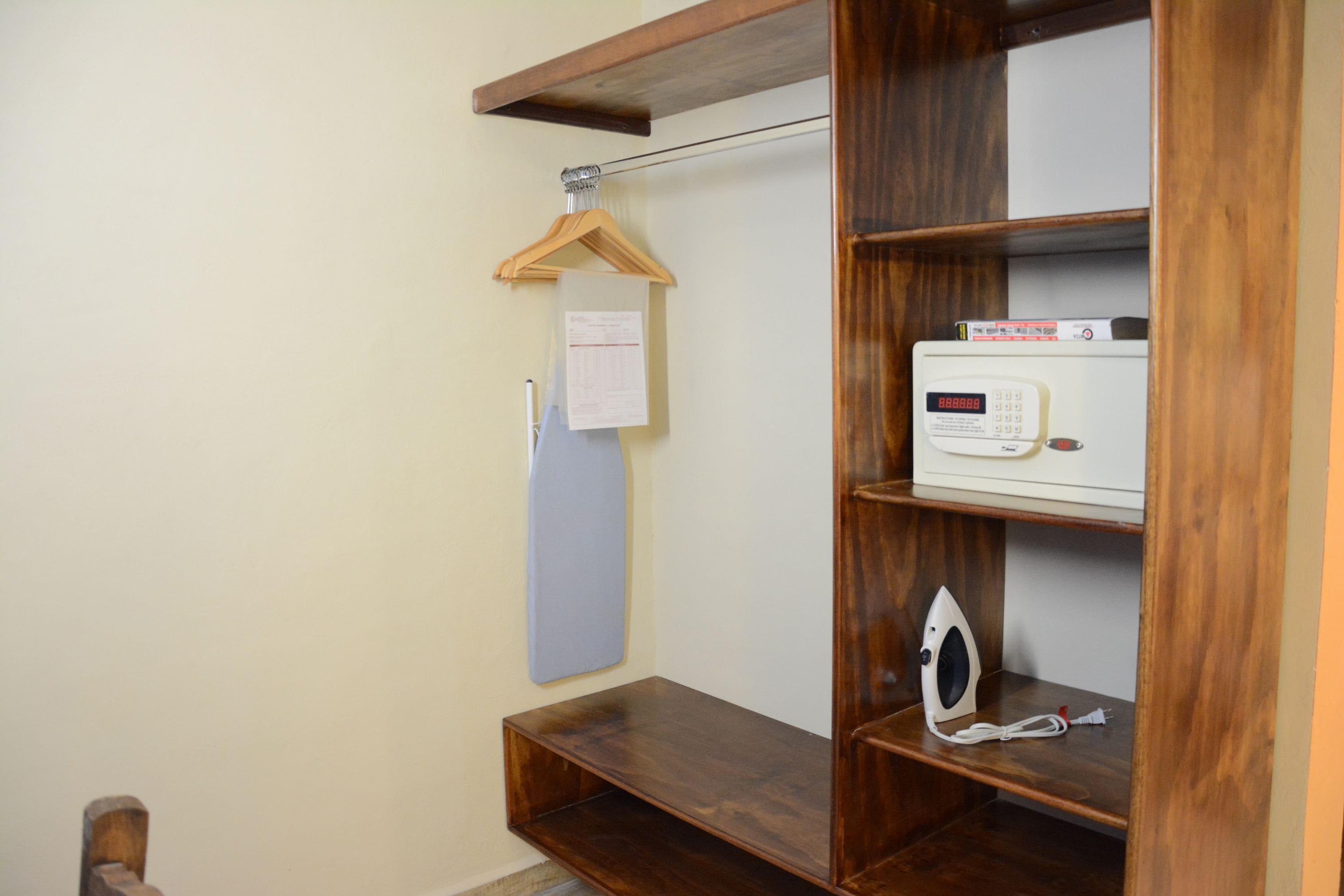 suite, 1 bedroom (master) | 1 bedroom, in-room safe, free wifi, wheelchair access