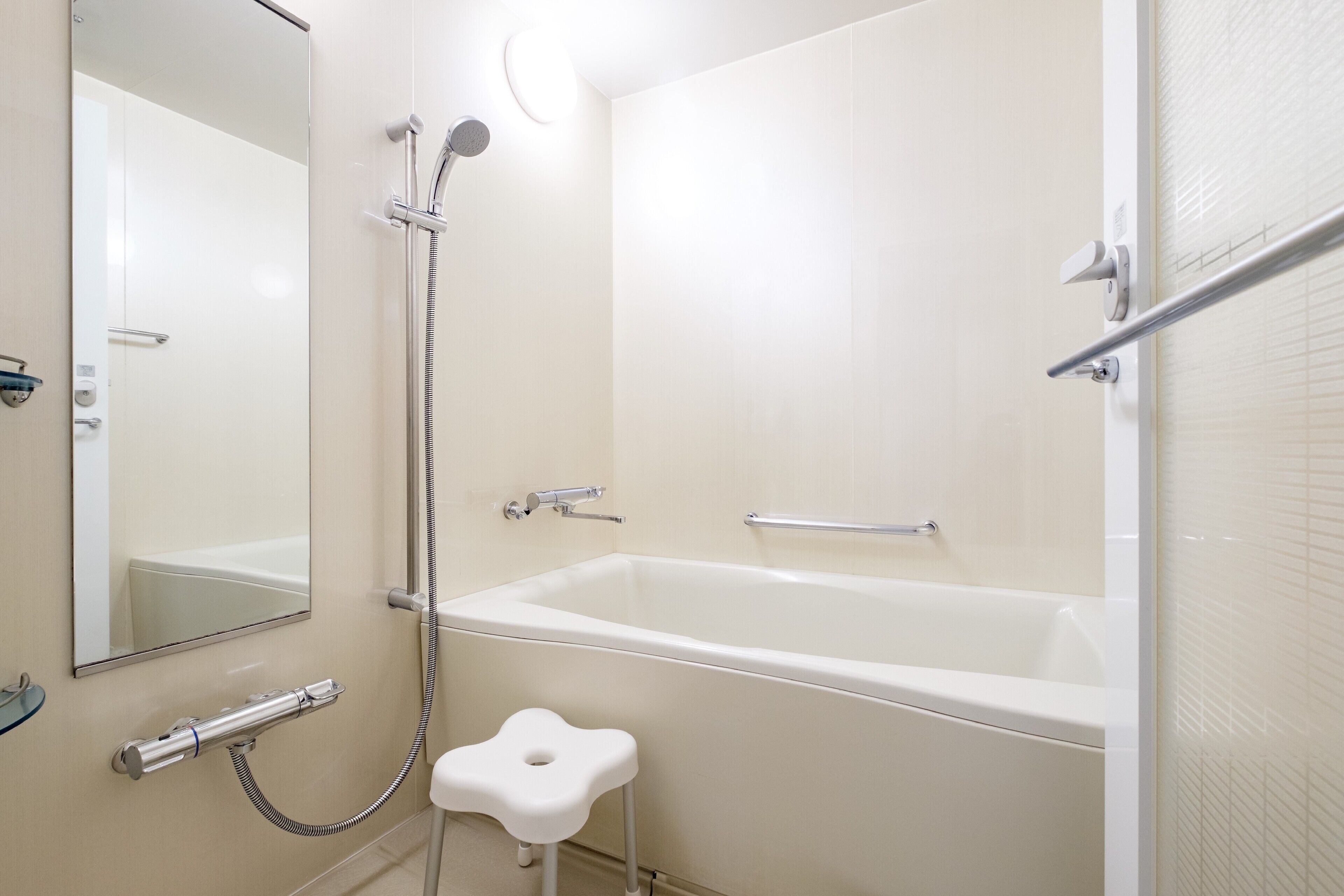 family triple room, non smoking | bathroom | electronic bidet, towels