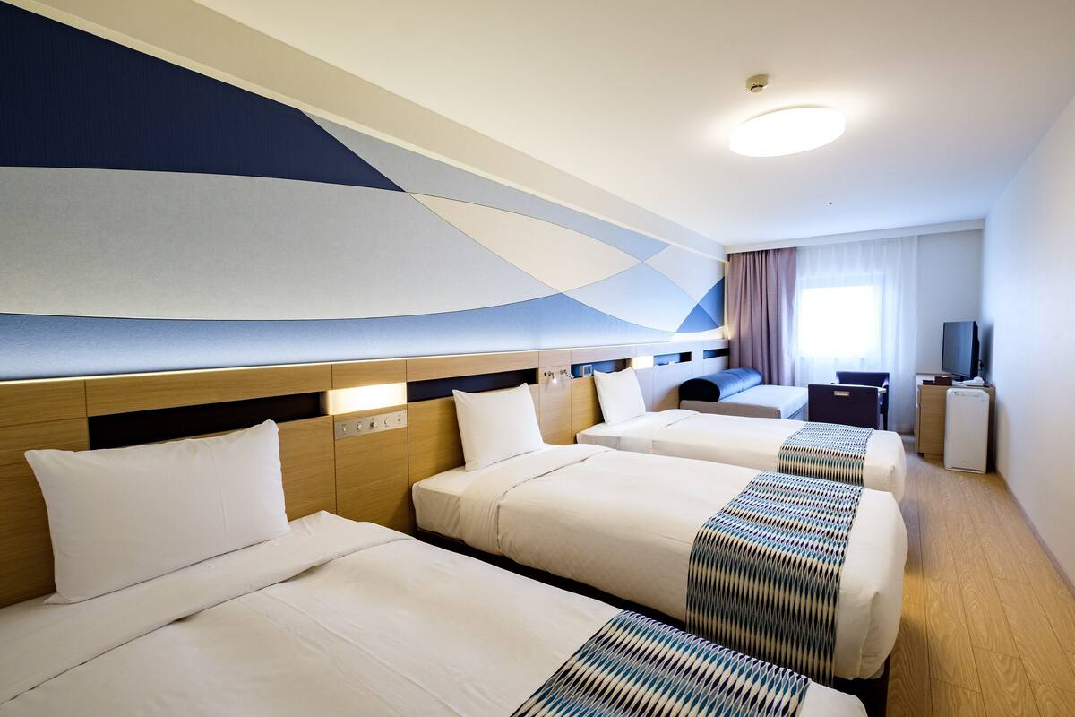 Family Triple Room, Non Smoking | In-room safe