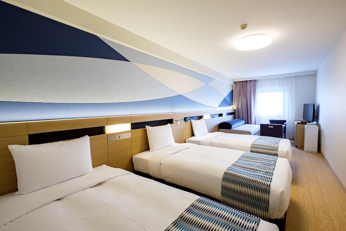 Family Triple Room, Non Smoking | Peti besi dalam bilik