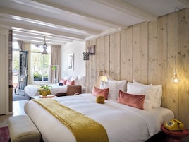 Extra Large room with Canal View