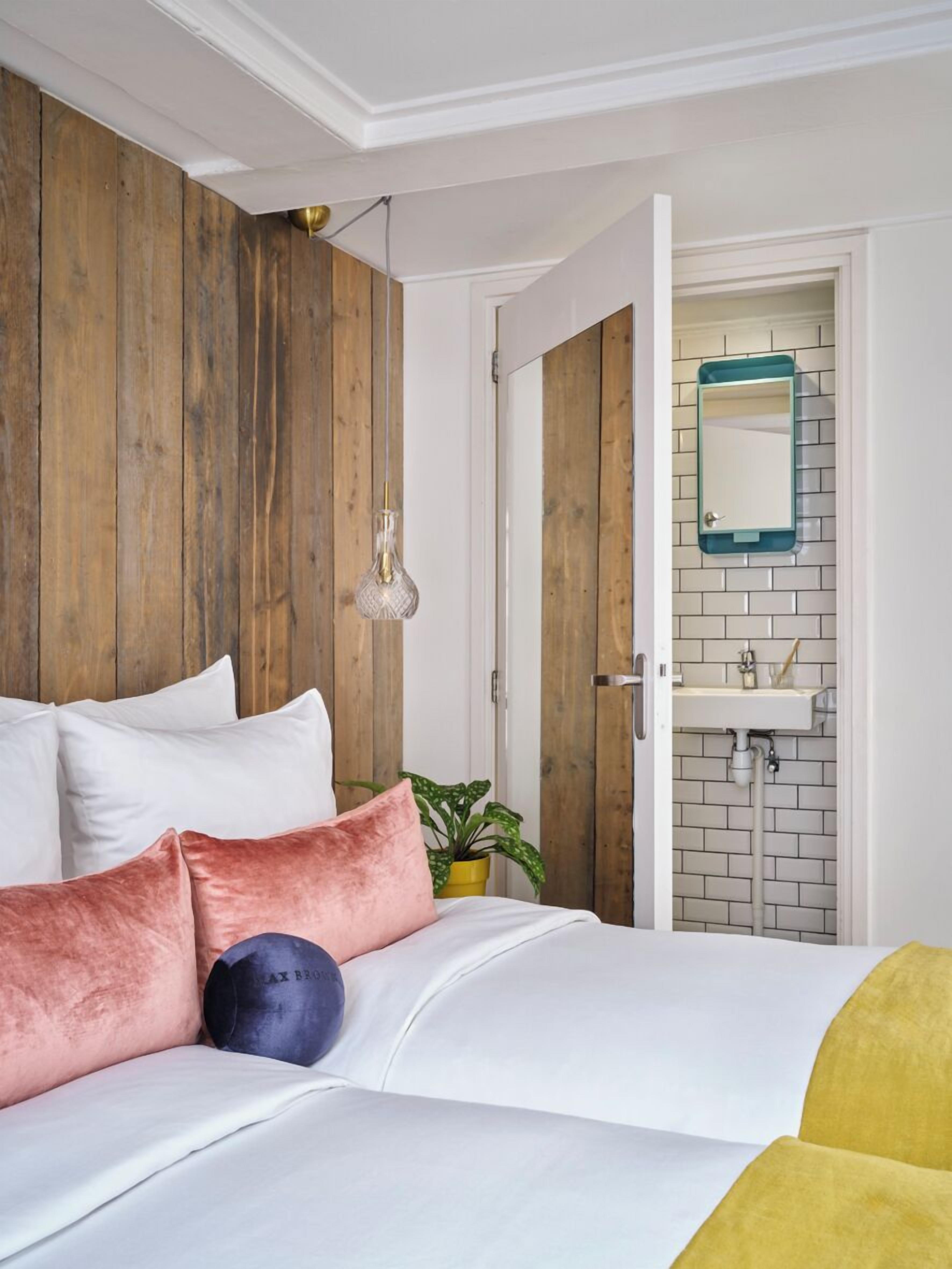 medium room | 1 bedroom, premium bedding, down duvets, memory-foam beds