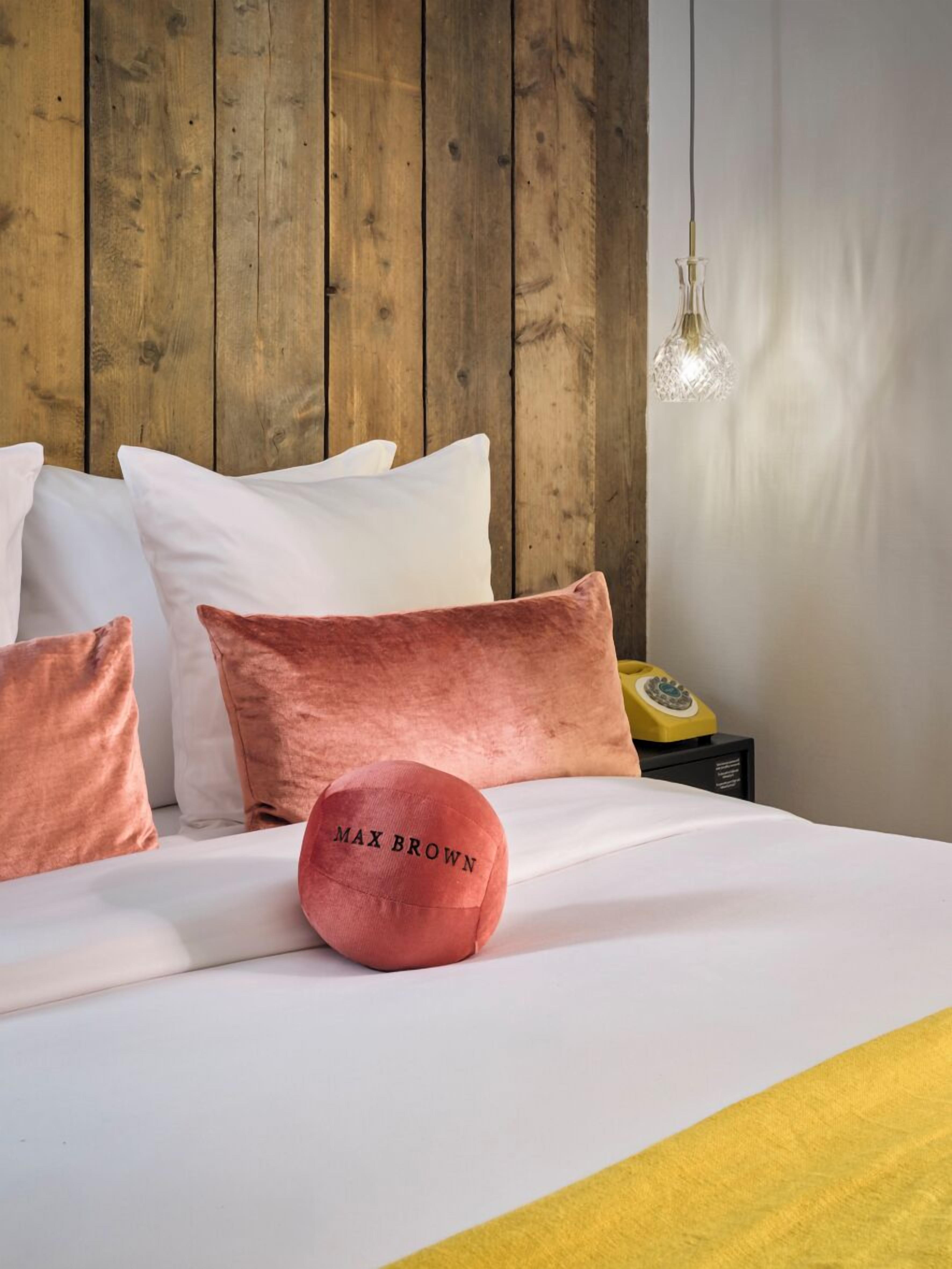 1 bedroom, premium bedding, down duvets, memory-foam beds