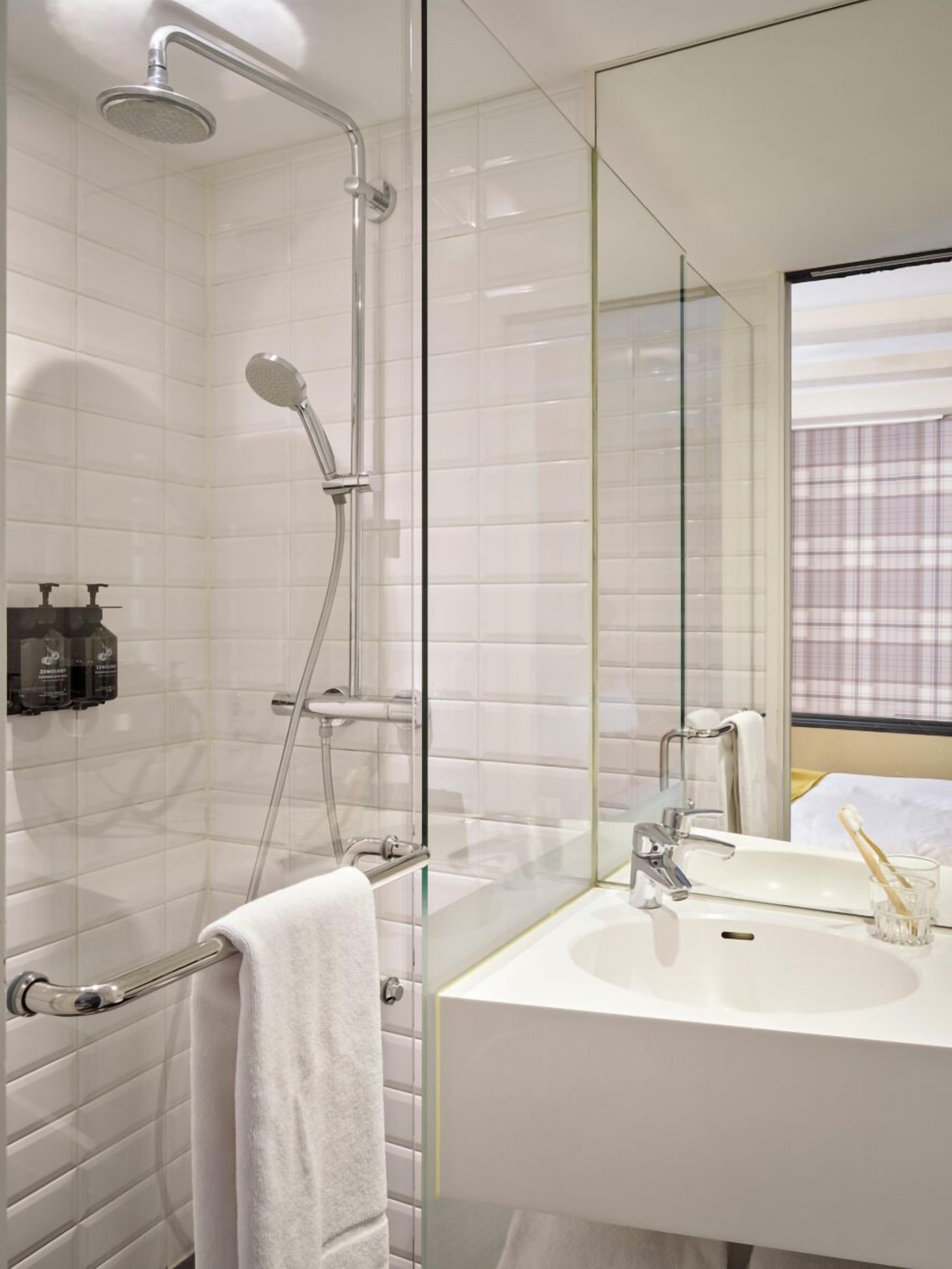 shower, free toiletries, hair dryer, towels