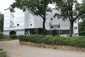 Front of property - Apartment House Volta (Porec)