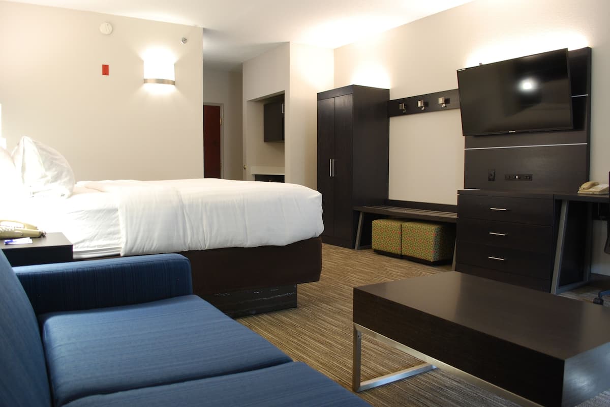 desk, iron/ironing board, cots/infant beds, free wifi