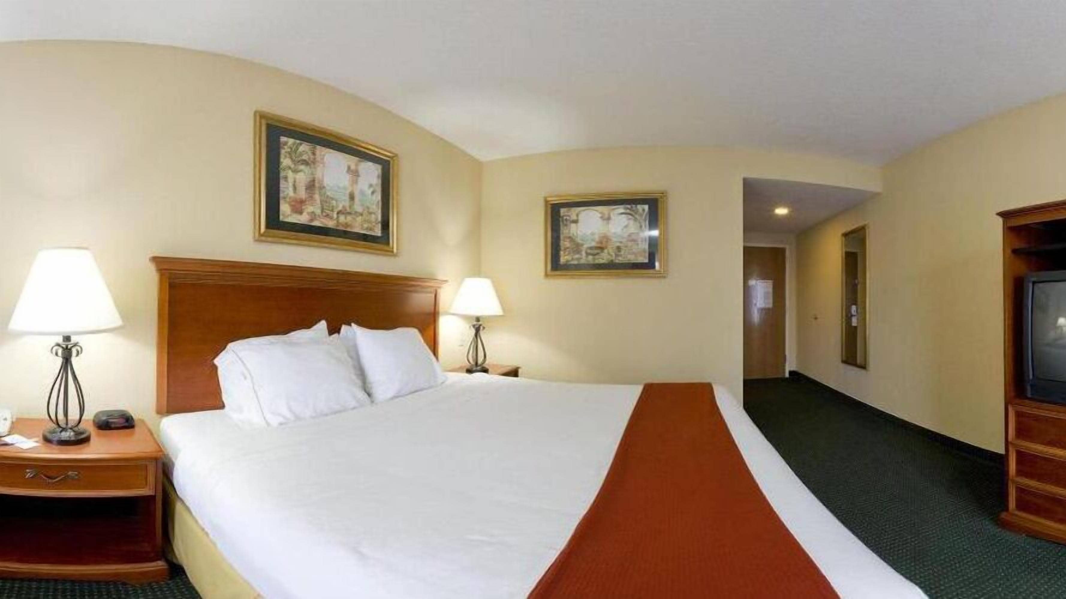 1 bedroom, in-room safe, desk, iron/ironing board