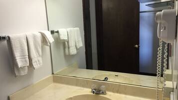 Single Room, 2 Double Beds | Bathroom sink