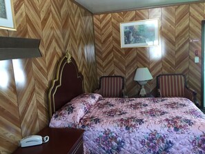 View from room - Sunset Motel (Lake Bluff)