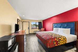 Desk, iron/ironing board, free WiFi, bed sheets - Econo Lodge Belton (Belton)