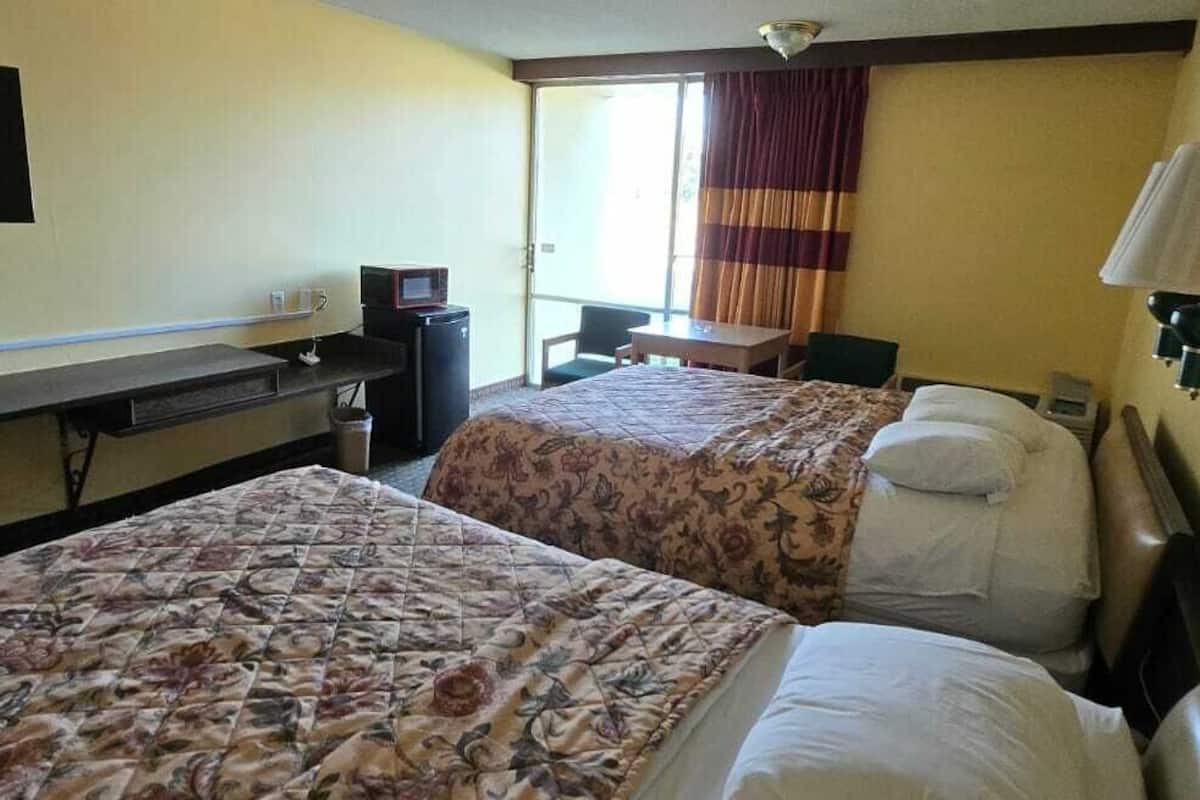 Iron/ironing board, free WiFi, bed sheets