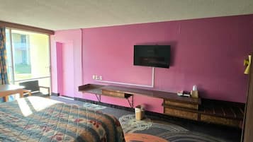 Iron/ironing board, free WiFi, bed sheets