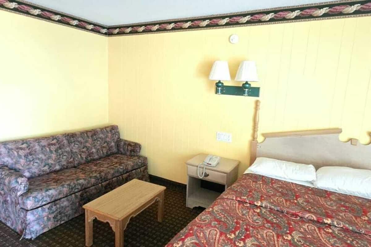 Iron/ironing board, free WiFi, bed sheets