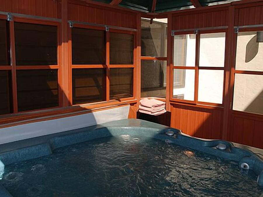 Bồn tắm spa ngoài trời