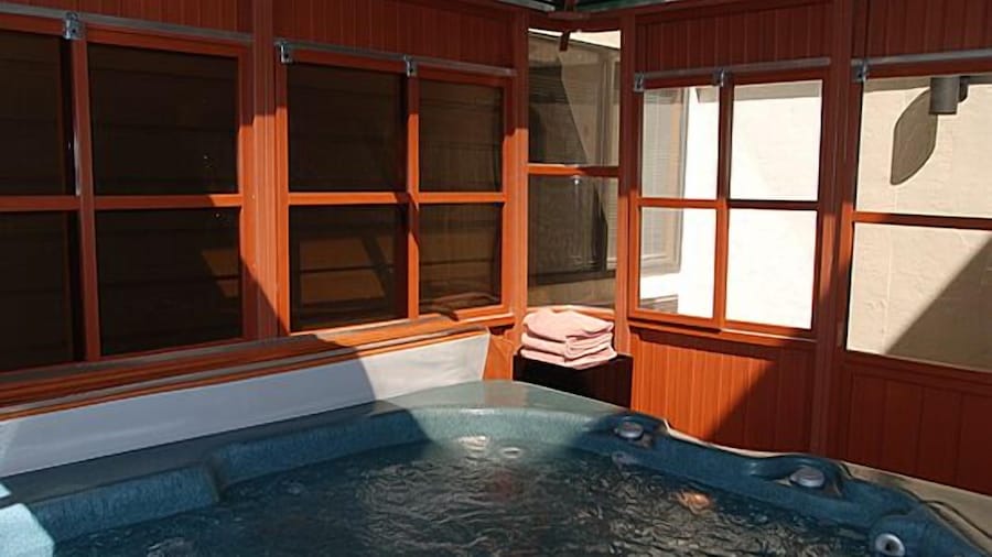 Boulder Twin Lakes Inn