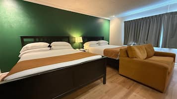 Deluxe Quadruple Room, 2 Queen Beds, Mobility Accessible