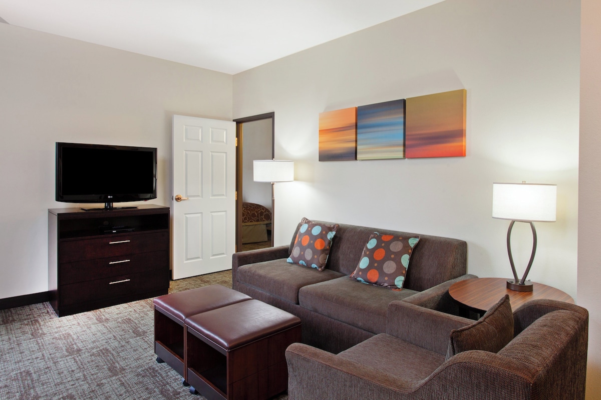 Suite, 2 Bedrooms, Kitchen | Room amenity