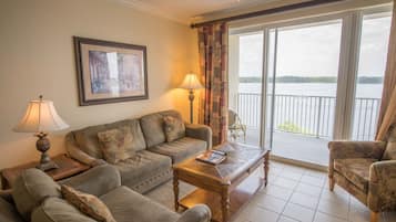 2 Bedroom Deluxe Suite | Living area