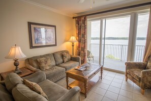 2 Bedroom Deluxe Suite | Living area - Blue Heron Beach Resort (Orlando)