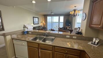 Kondominium, 2 kamar tidur | Pemandangan dari kamar