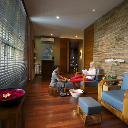 Couples treatment rooms, body treatments, aromatherapy