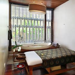 Couples treatment rooms, body treatments, aromatherapy
