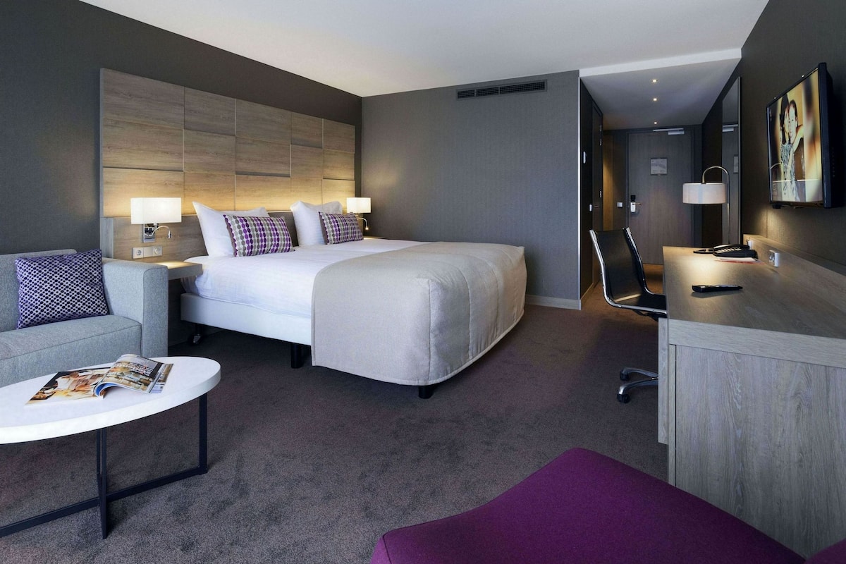 Comfort Room Plus (max. 2 adults, 1 baby) | 고급 침구, 미니바, 객실 내 금고, 책상