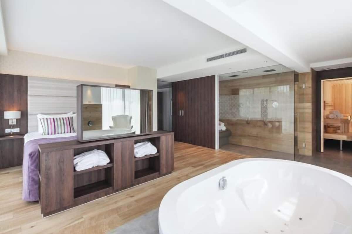 Ropa de cama de alta calidad y minibar