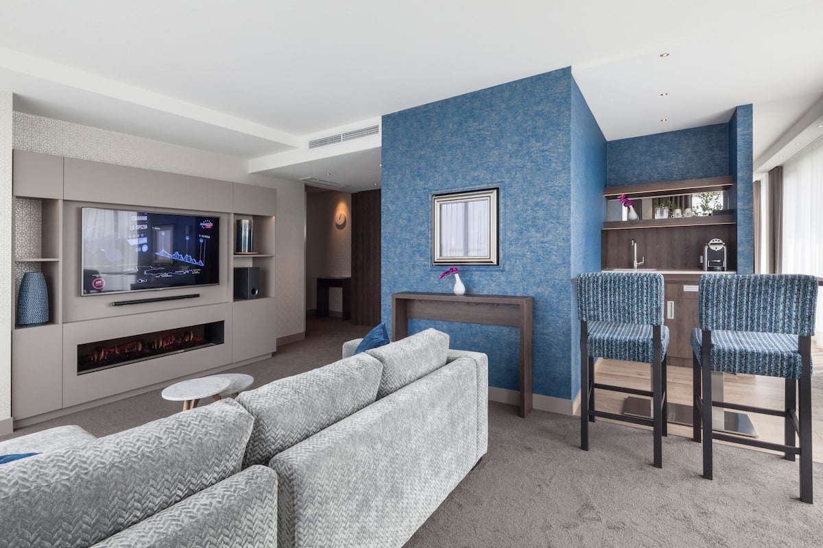 suite wellness sauna (max. 2 adults, 1 baby) | living room | 50-inch smart tv with cable channels, netflix, streaming services