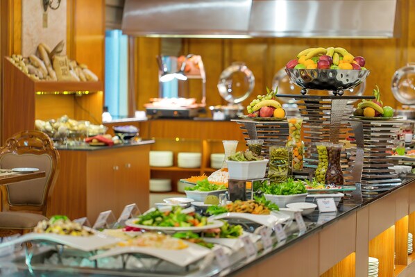 Buffet déjeuner servi tous les jours en supplément