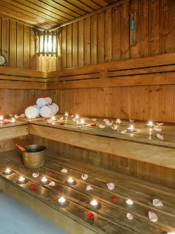Sauna, hot tub, steam room, body treatments, mud baths