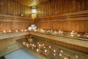 Een sauna, een bubbelbad, een stoombad, lichaamsbehandelingen