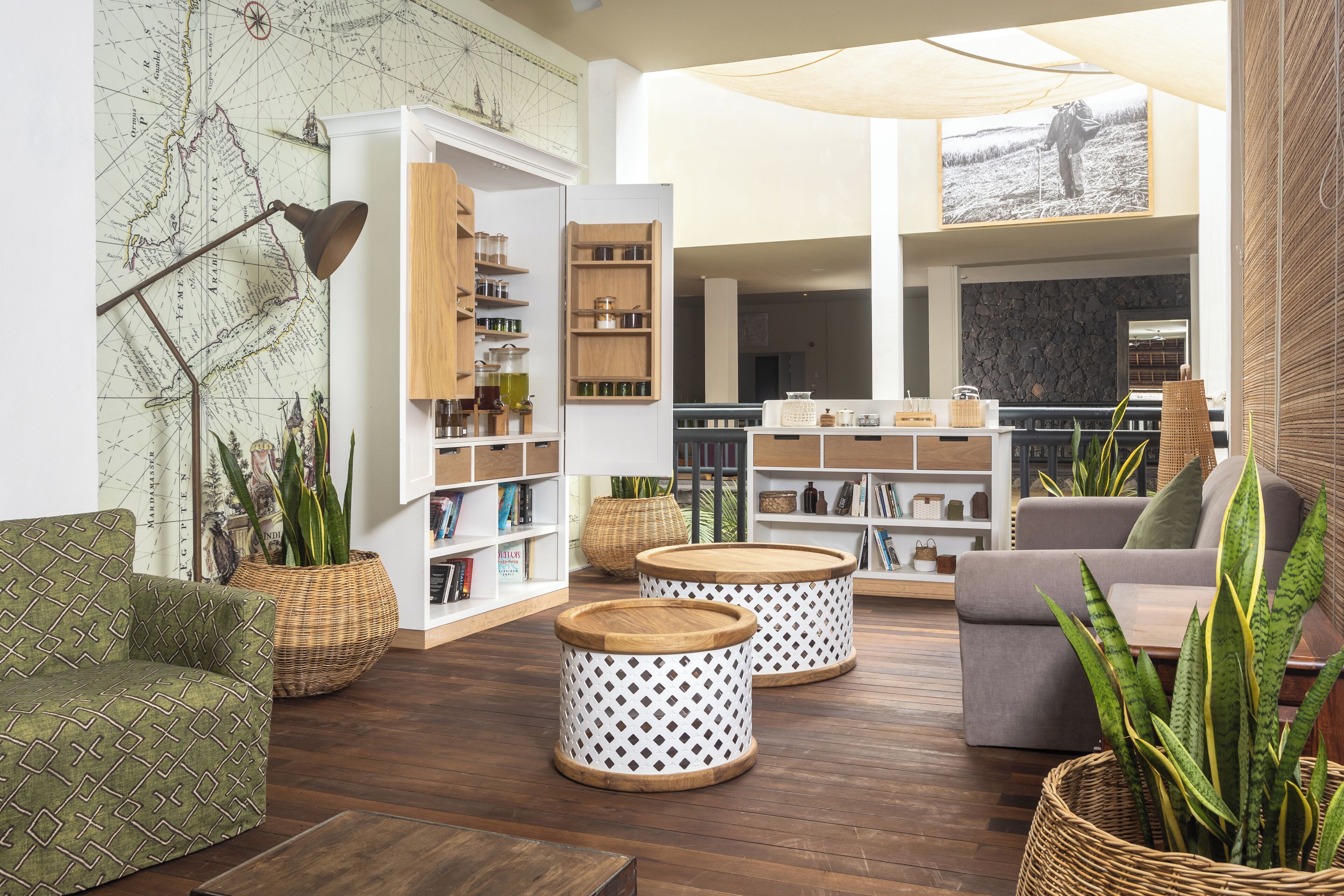 6 bars/lounges, poolside bar, beach bar