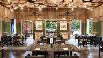 9 restaurants, breakfast, lunch, dinner served; international cuisine