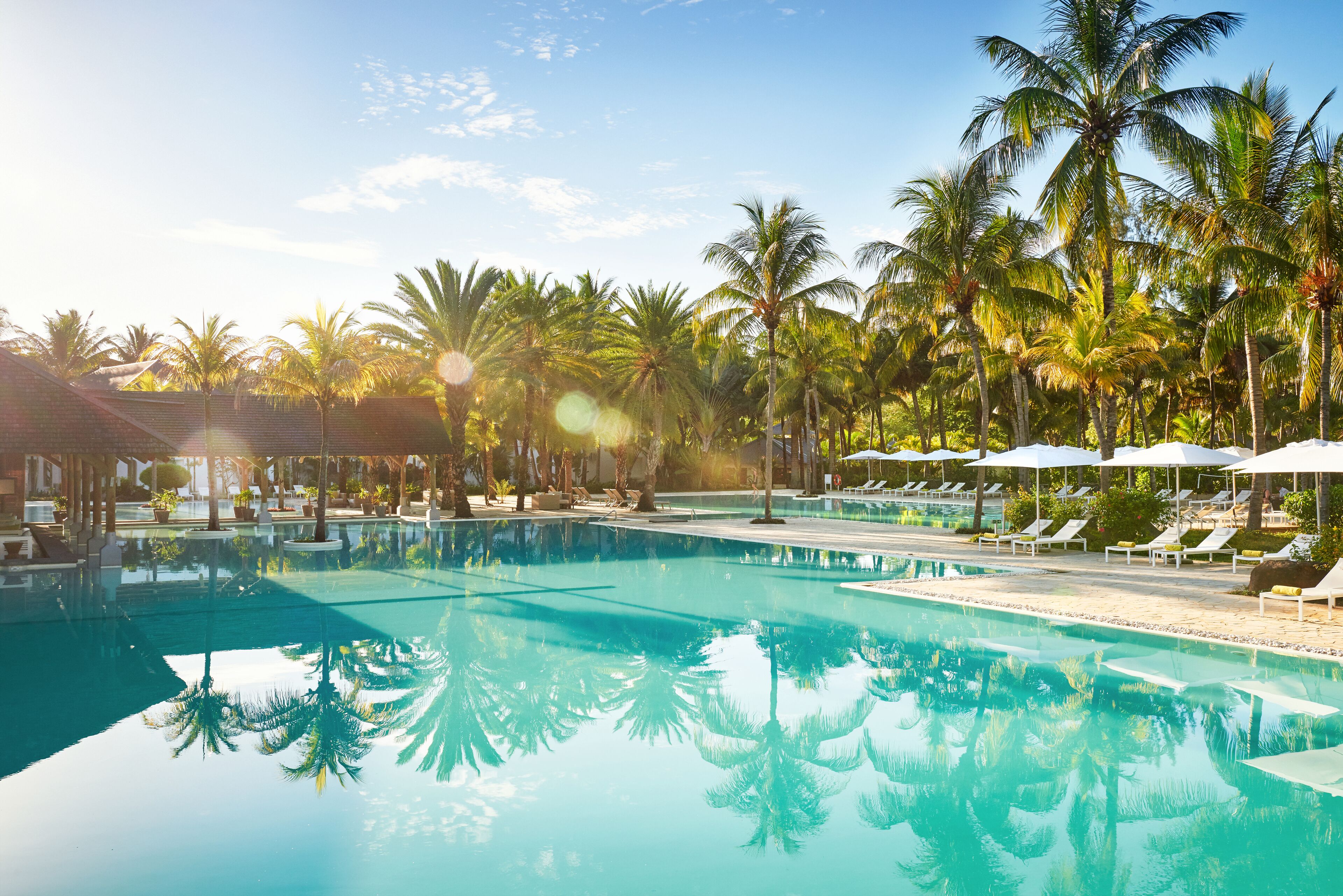 Outdoor pool, pool umbrellas, sun loungers