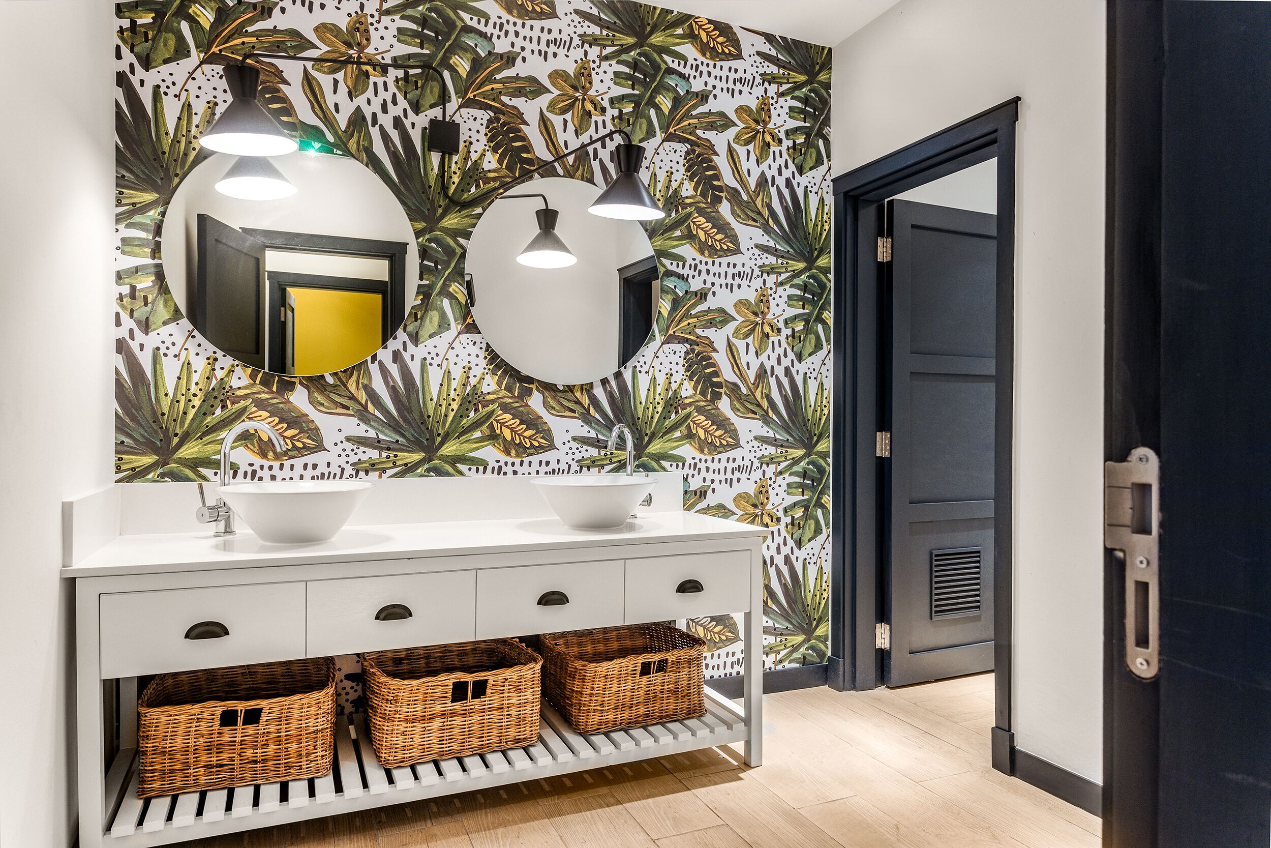 6 bars/lounges, poolside bar, beach bar