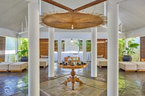 Couples treatment rooms, sauna, steam room, body treatments - The Ravenala Attitude (Balaclava)