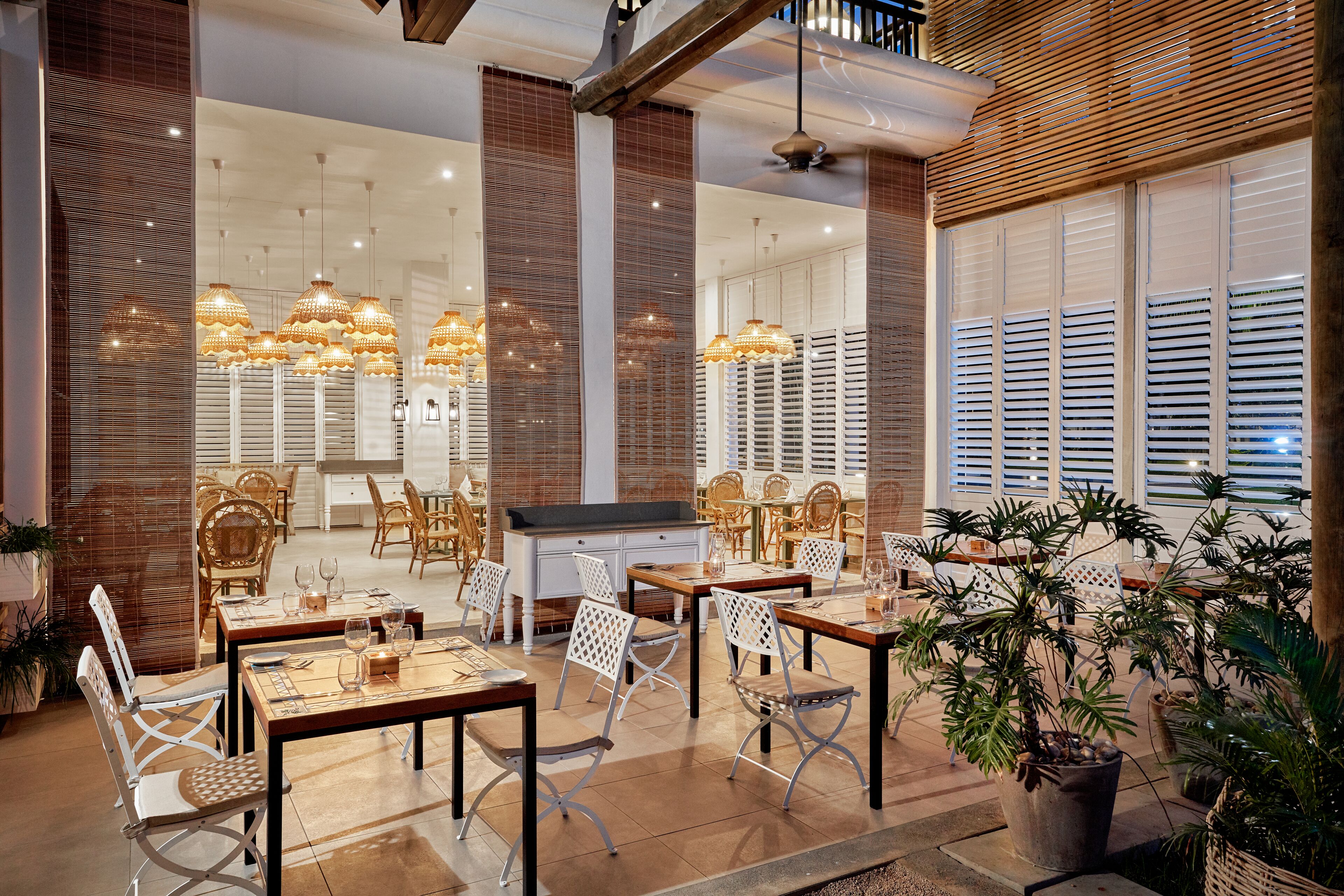 9 restaurants, breakfast, lunch, dinner served; international cuisine