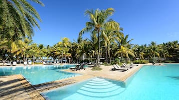 Outdoor pool, pool umbrellas, sun loungers